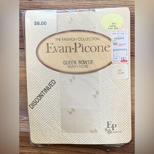 Evan-Picone Queen Bowtie Pantyhose Vintage NOS 402Q Queen Short